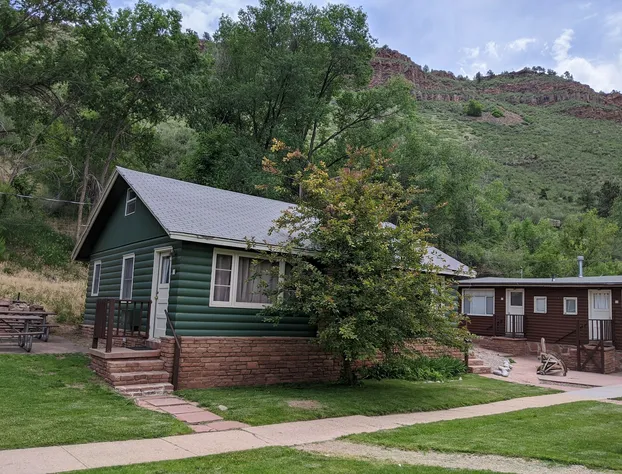 Stone Mountain Lodge and Cabins hotel detail image 3