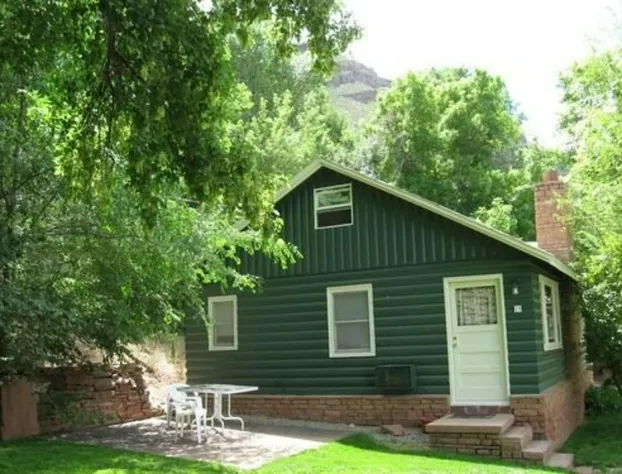 Stone Mountain Lodge and Cabins hotel detail image 4