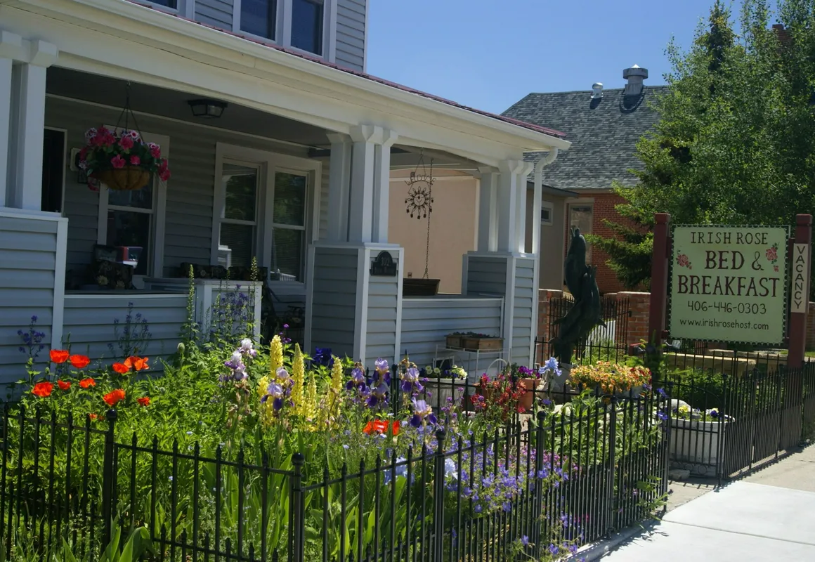 Gallagher's Irish Rose hotel hero