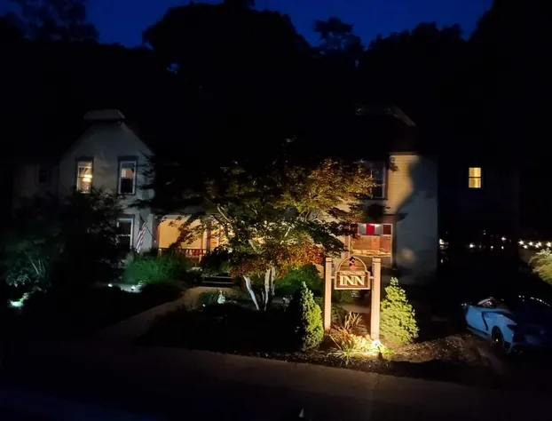 Twin Oaks Inn hotel detail image 1