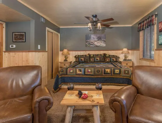 Upper Canyon Inn & Cabins hotel detail image 4