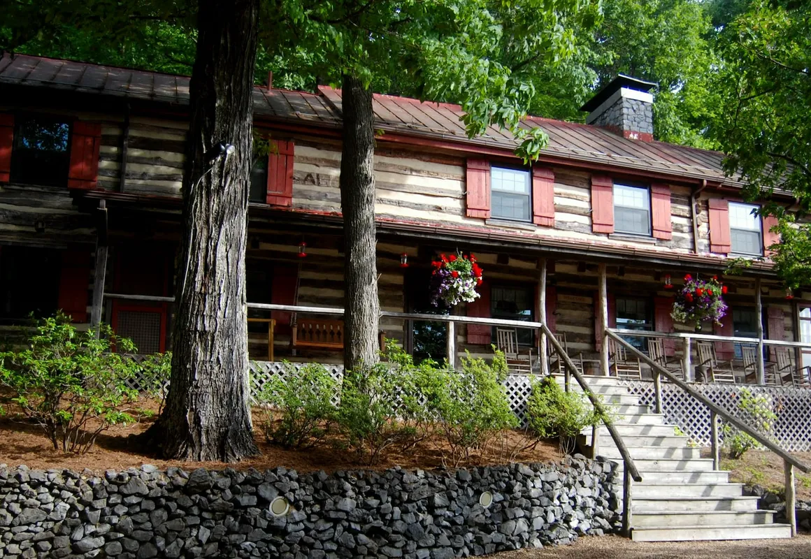 Sugar Tree Inn hotel hero