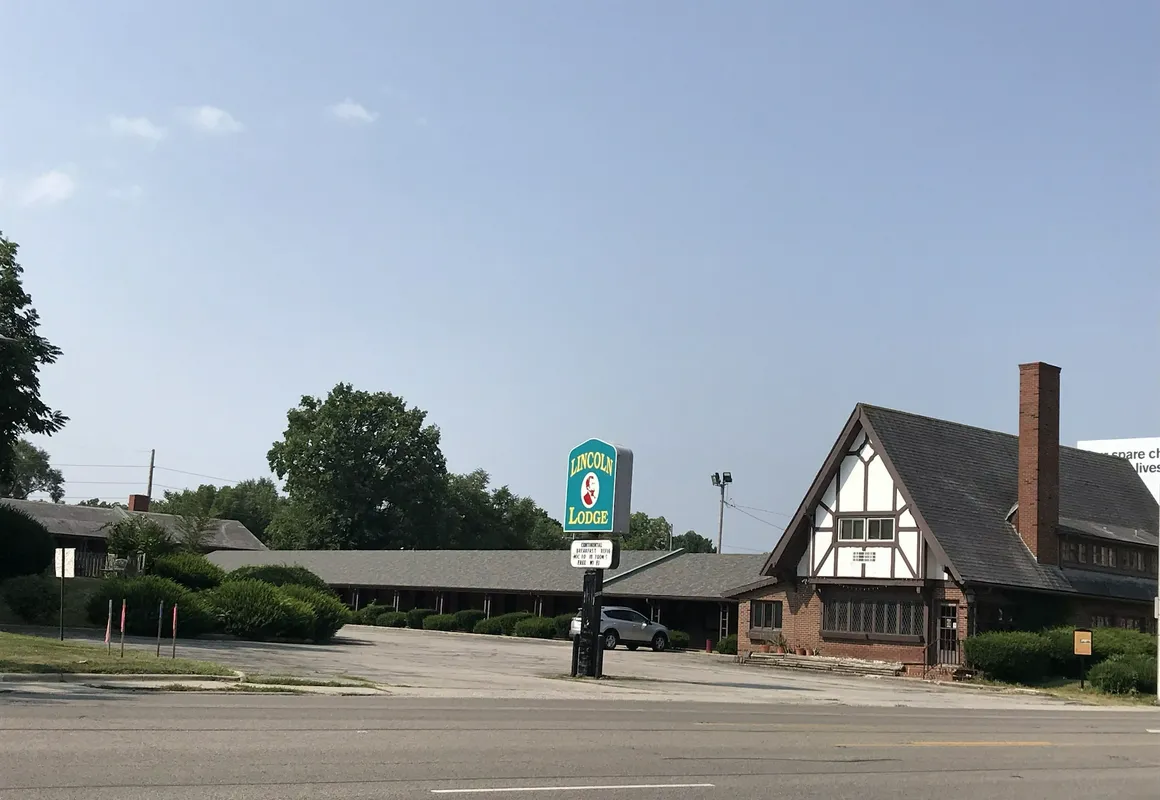 Lincoln Lodge hotel hero