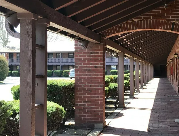 Lincoln Lodge hotel detail image 2