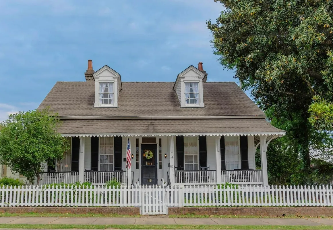 Riverboat Bed & Breakfast hotel hero