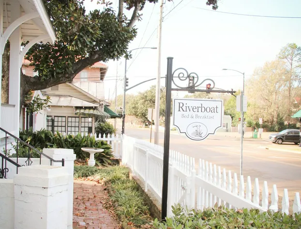 Riverboat Bed & Breakfast hotel detail image 4