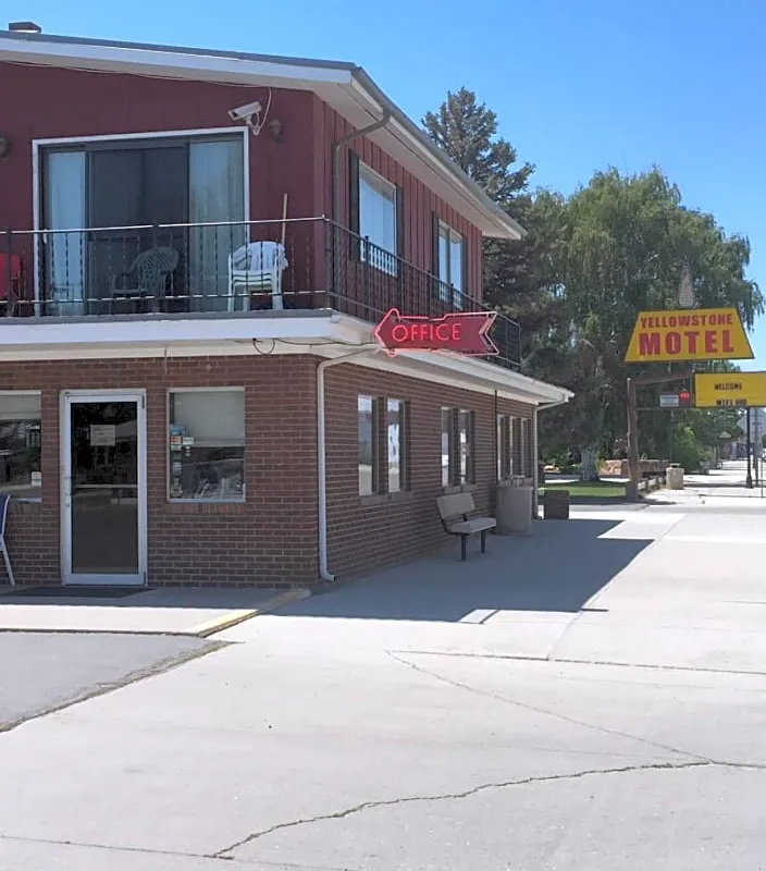 Yellowstone Motel hotel hero