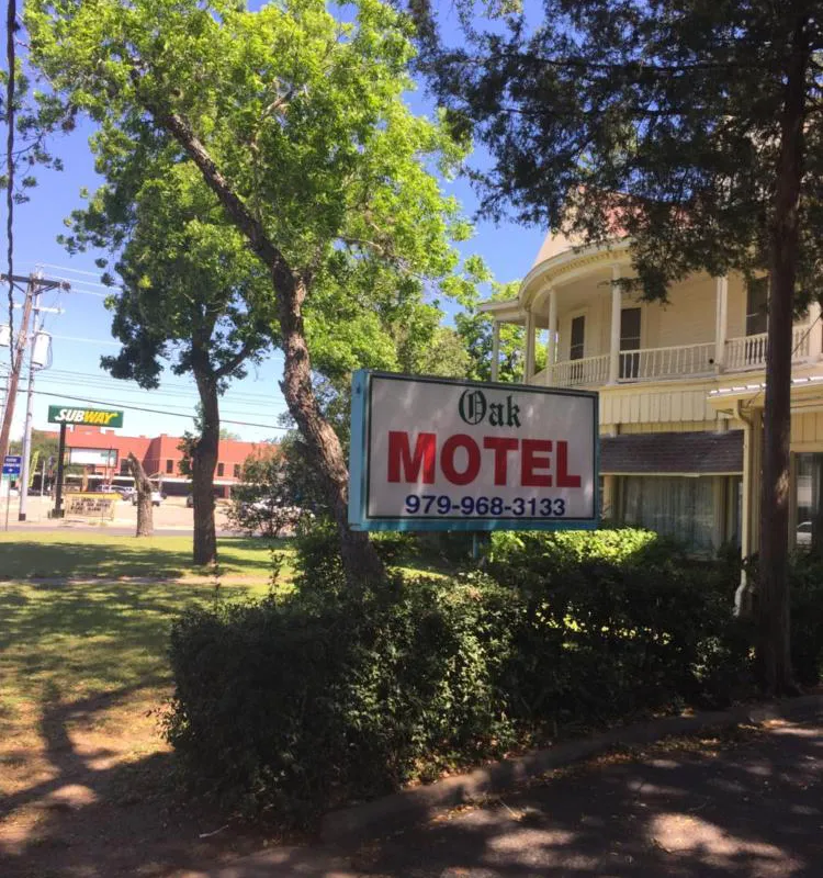 The Oak Motel hotel hero