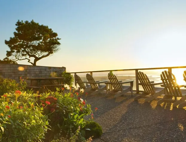 Land's End at Cannon Beach hotel detail image 1