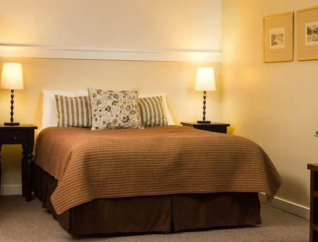 Land's End at Cannon Beach hotel detail image 4