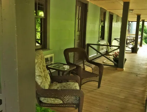 The Riverside Lodge at Chimney Rock hotel detail image 2