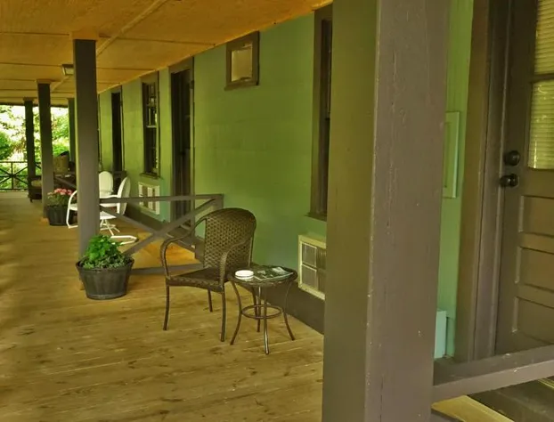 The Riverside Lodge at Chimney Rock hotel detail image 3