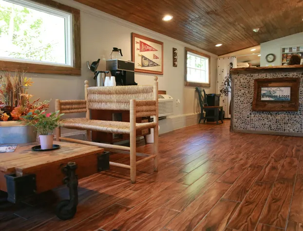 The Riverside Lodge at Chimney Rock hotel detail image 4