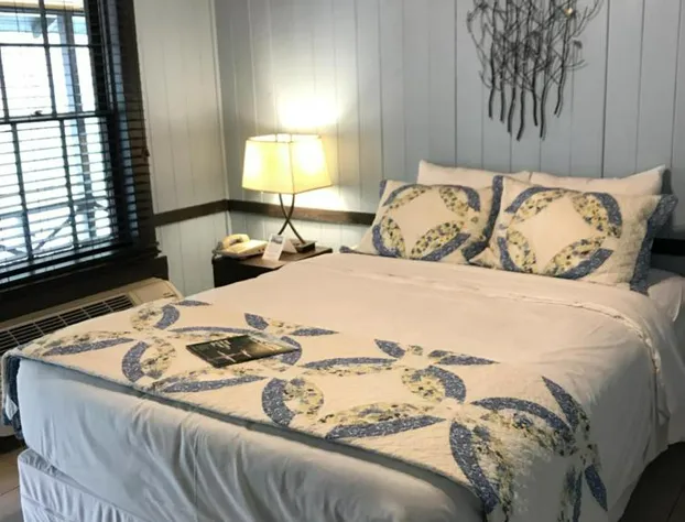 The Riverside Lodge at Chimney Rock hotel detail image 4