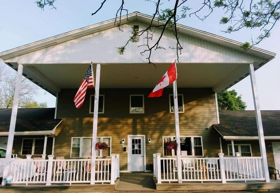 Capt.'s Inn & Suites hotel hero