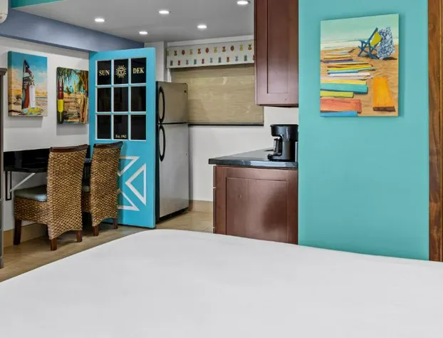 Sun Dek Beach House hotel detail image 4