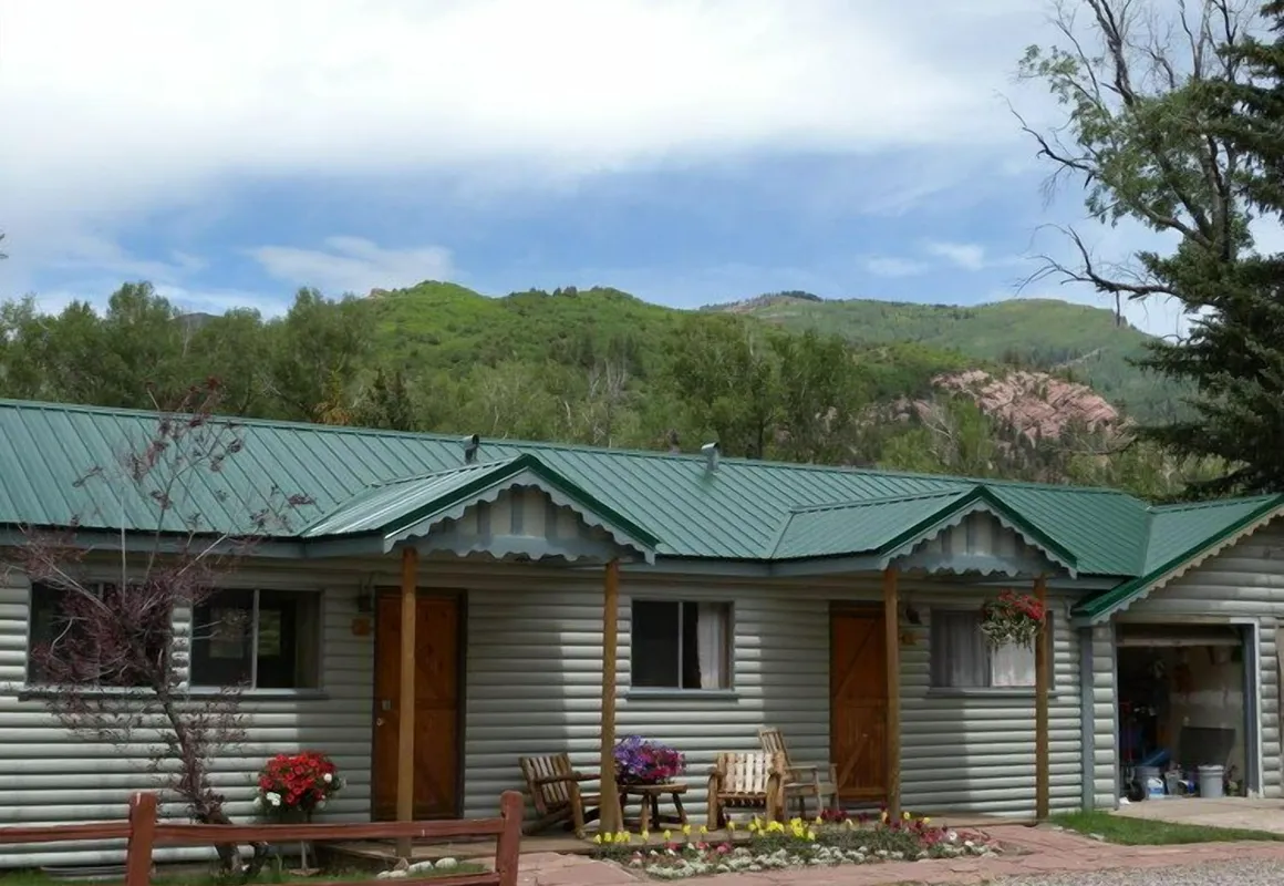 Redstone Cliffs Lodge hotel hero