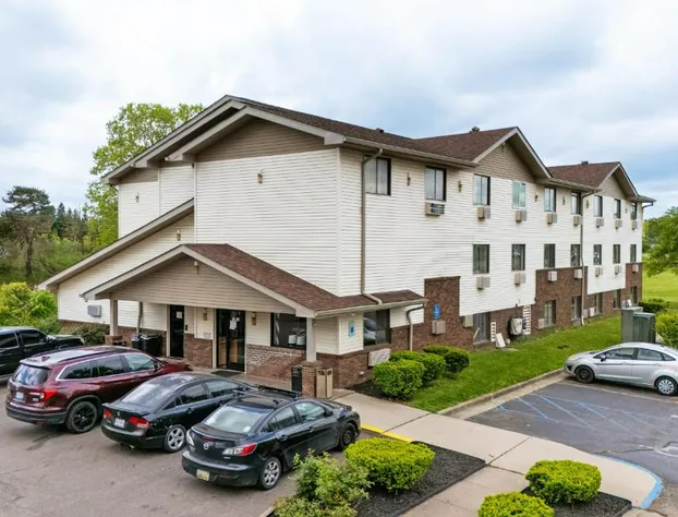 Super Inn by OYO Lansing MI hotel detail image 1