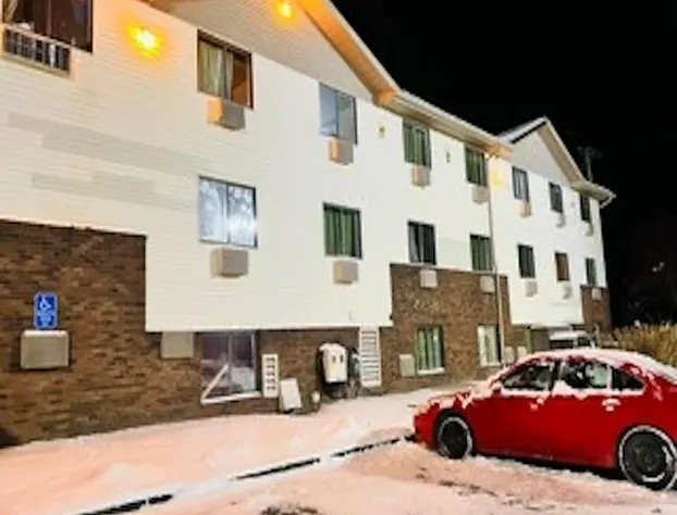 Super Inn by OYO Lansing MI hotel detail image 2