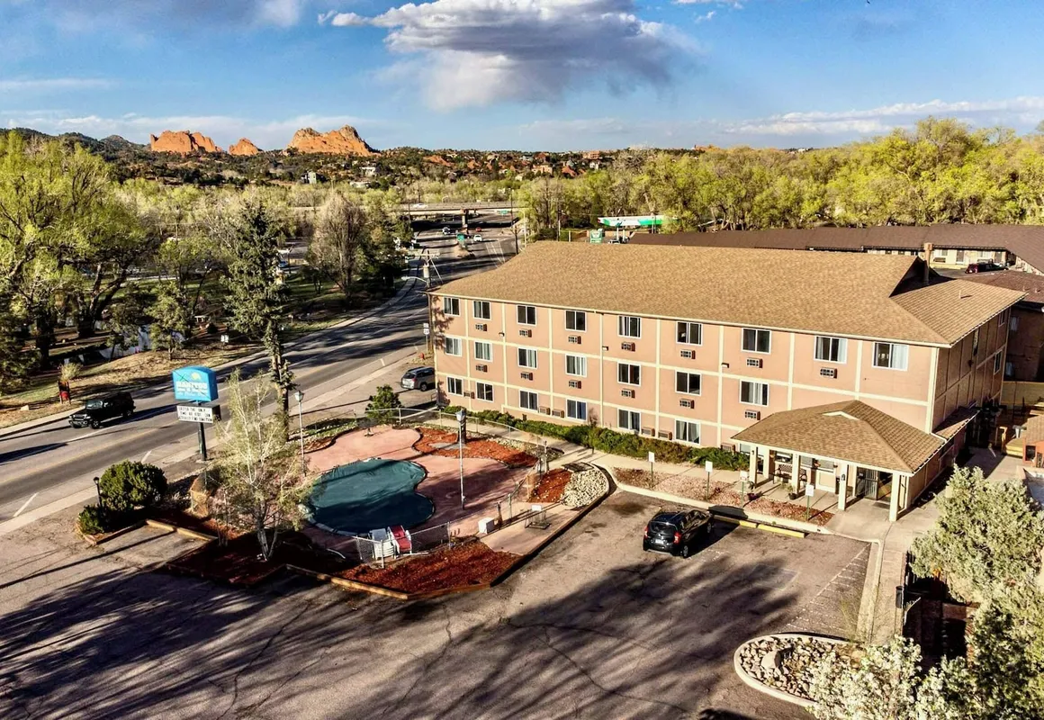 Manitou Inn hotel hero