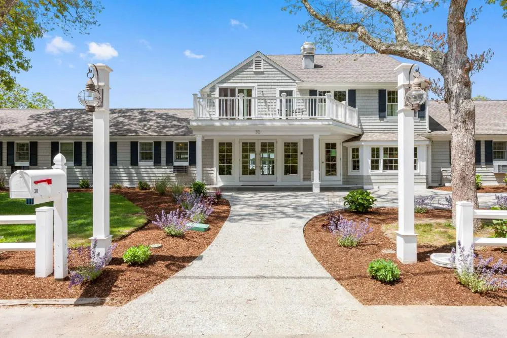 Pelham on Earle hotel hero