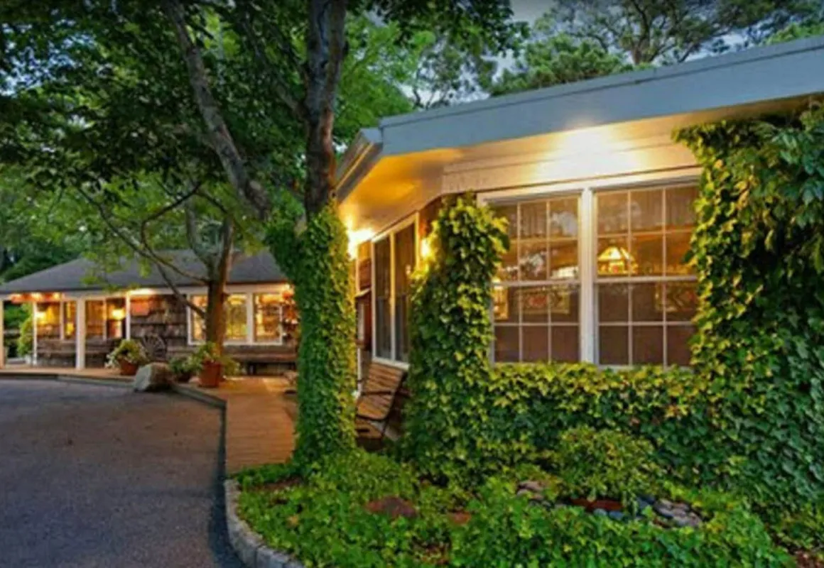 The Hampton Maid hotel hero