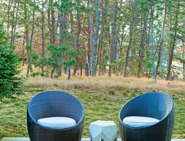 The Hampton Maid hotel detail image 4