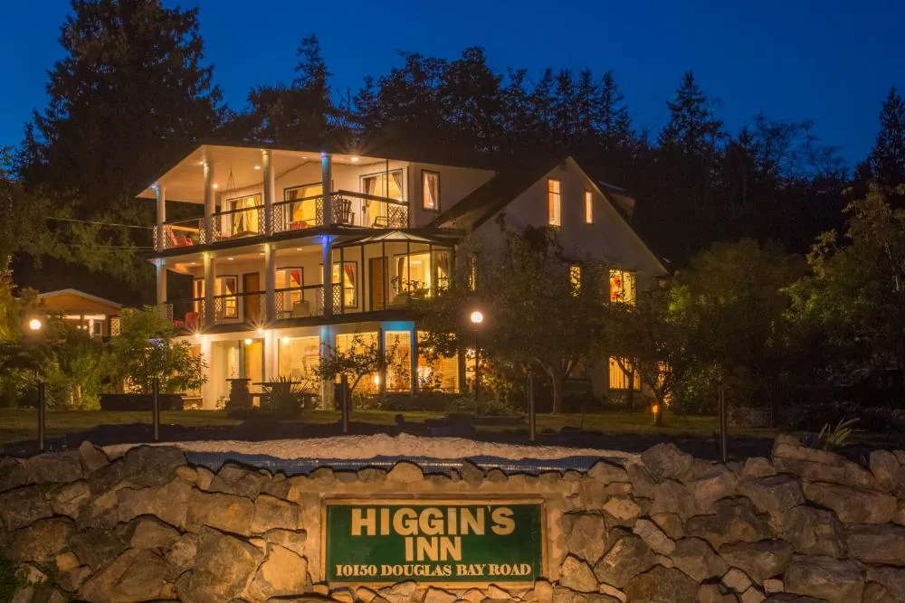 Higgin's Inn hotel hero