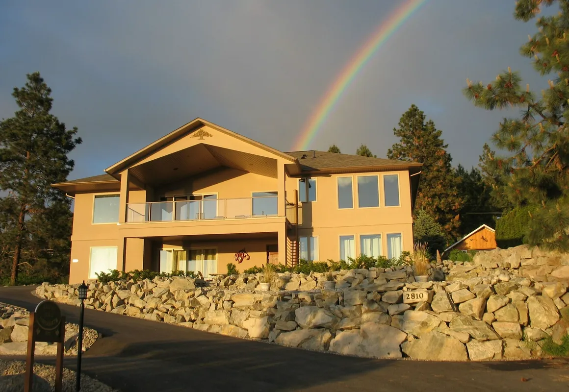 Above Naramata Bed & Breakfast hotel hero