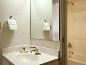 Days Inn by Wyndham Warsaw hotel detail image 1