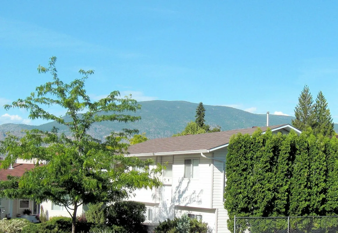 1 of a Kind Sculpture B & B hotel hero