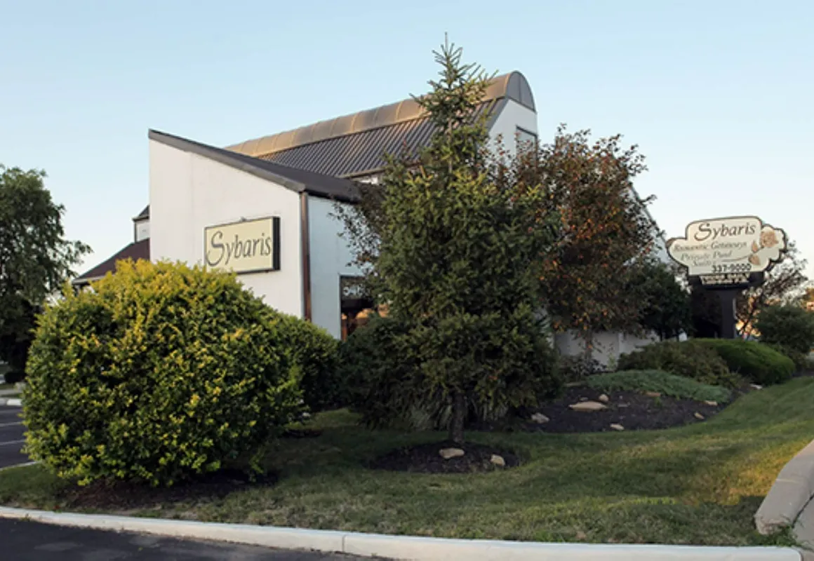 Sybaris Pool Suites Indianapolis hotel hero