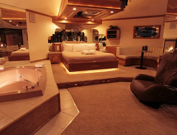 Sybaris Pool Suites Indianapolis hotel detail image 3