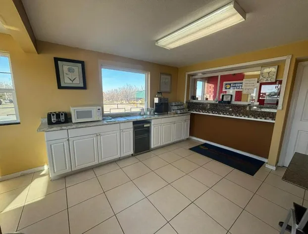 Economy Inn & Suites hotel detail image 4