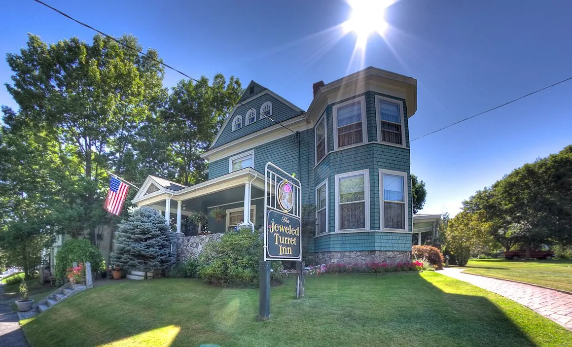 The Jeweled Turret Inn hotel hero