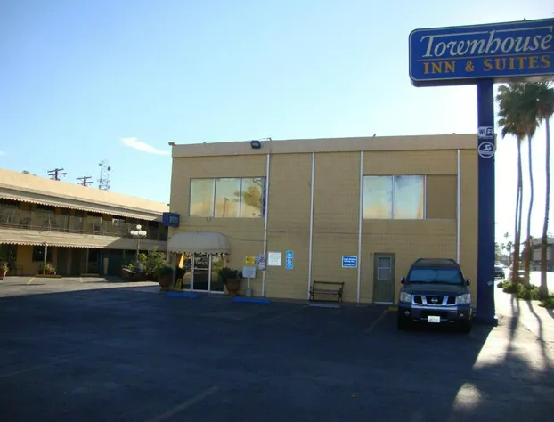 Townhouse Inn & Suites hotel detail image 2