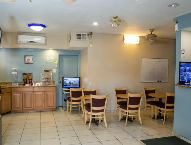 Townhouse Inn & Suites hotel detail image 4