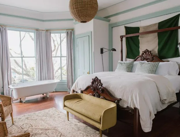 Carr Mansion hotel detail image 2