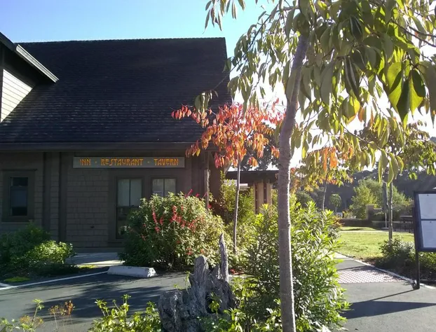 Noyo Harbor Inn Restaurant and Tavern hotel detail image 2