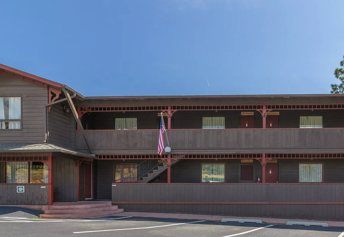 Brynwood on the River hotel hero