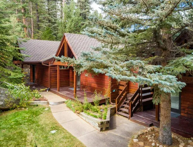 Boulder Brook on Fall River hotel detail image 3