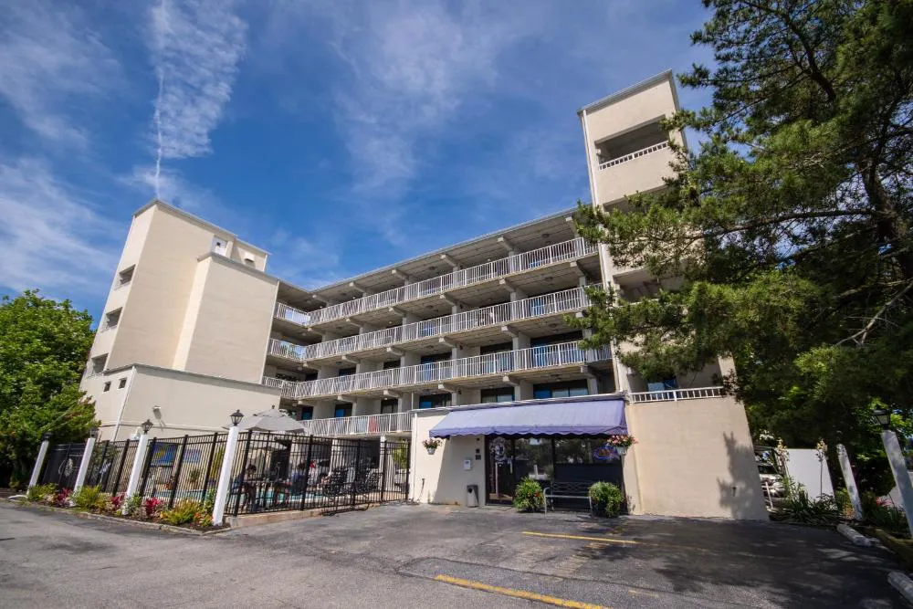 The Barefoot Mailman hotel hero