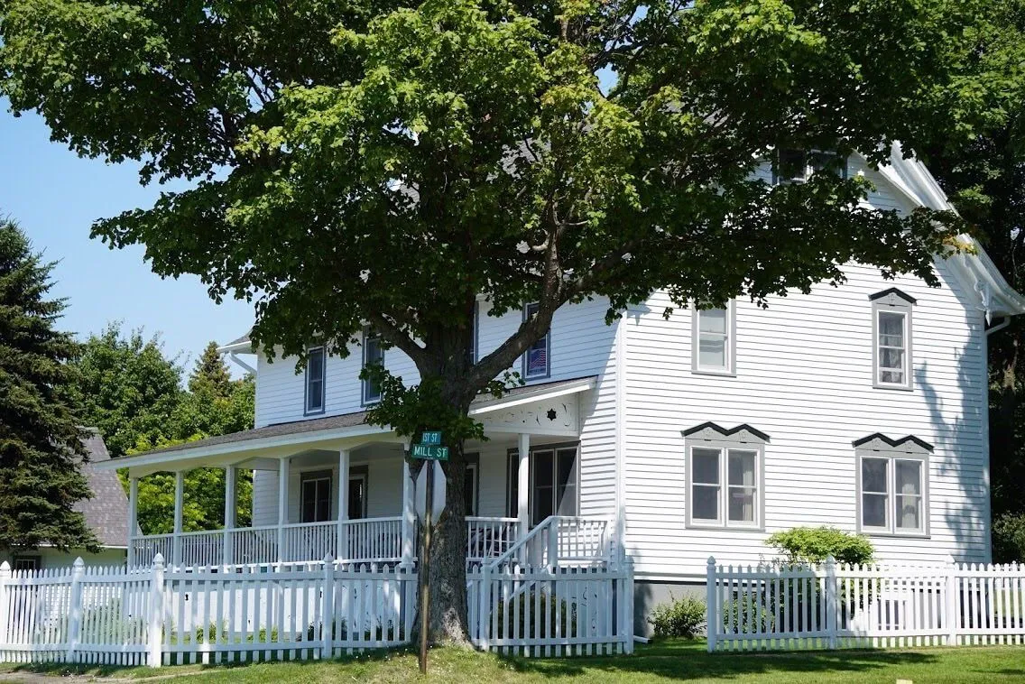 The Swan House hotel hero