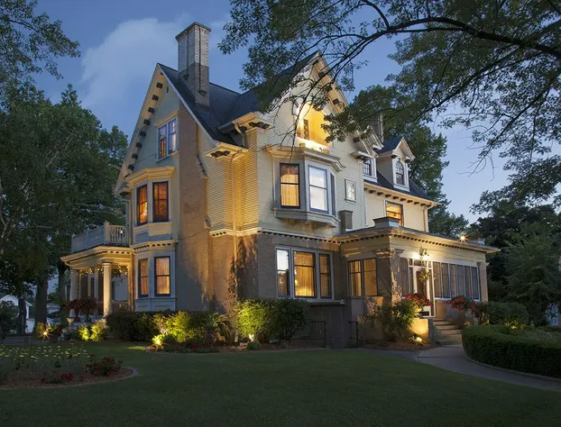 Honeybee Inn Bed & Breakfast hotel detail image 1