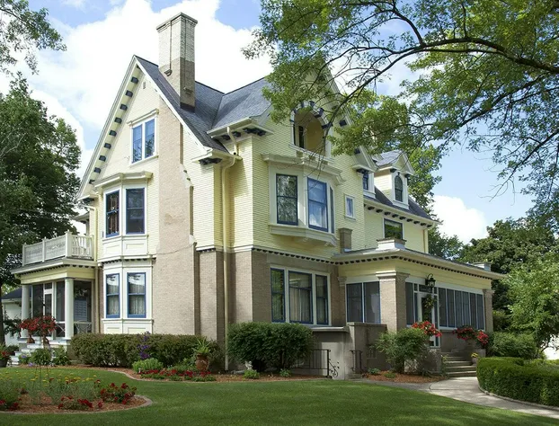 Honeybee Inn Bed & Breakfast hotel detail image 3