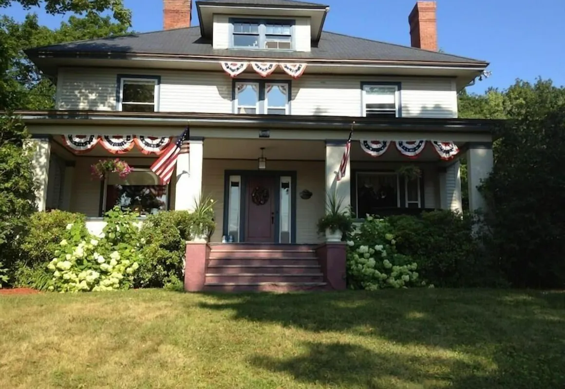 Taylor Edes Inn hotel hero