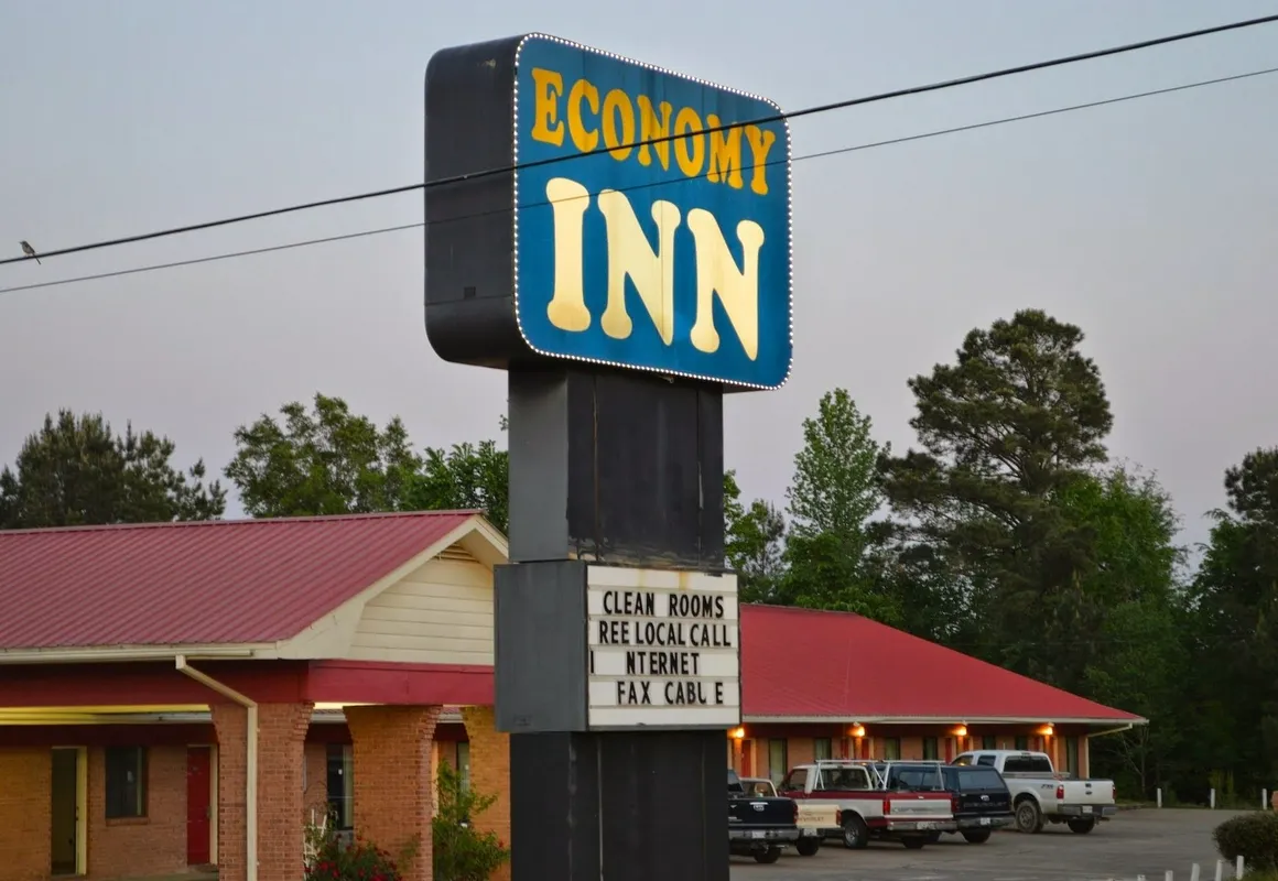 Economy Inn hotel hero