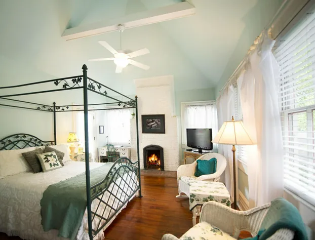 Sugar Magnolia Bed & Breakfast hotel detail image 3