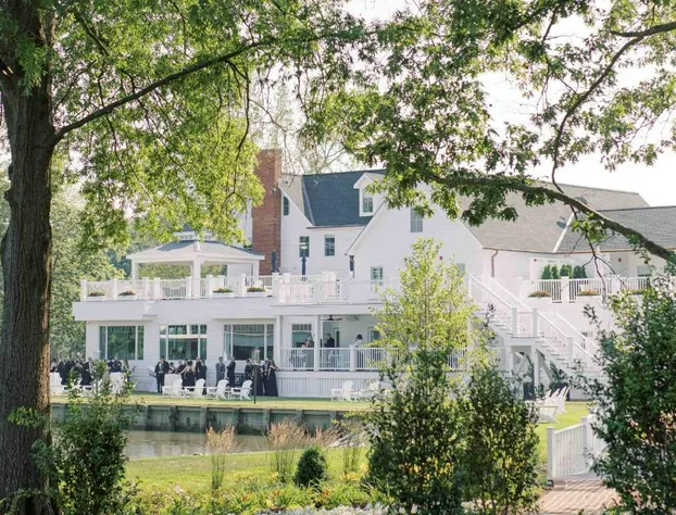 The Oaks Waterfront hotel detail image 4