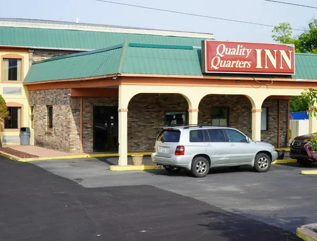 Quality Quarters Inn hotel detail image 4